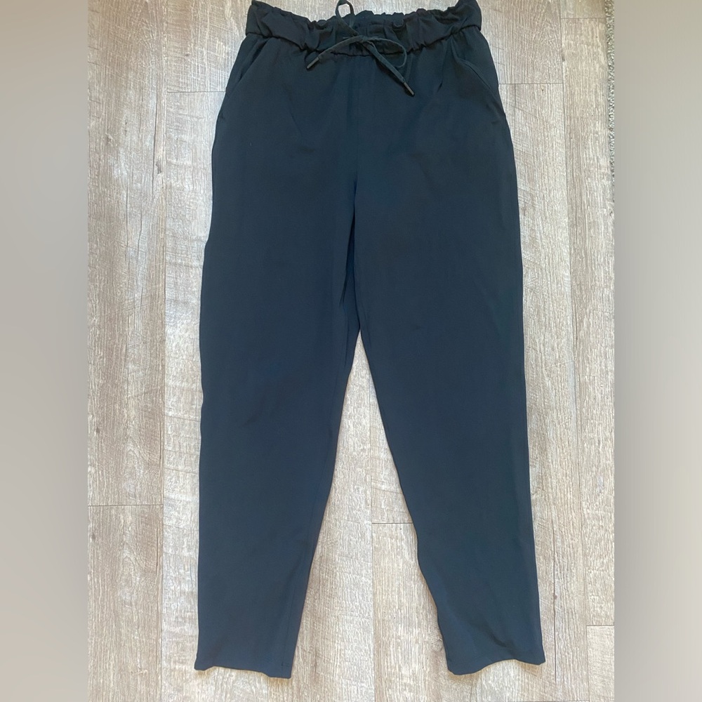 Lululemon On the Fly 7/8 pants size 6